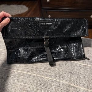 Beautiful Steve Madden cosmetic case roller accessory never used